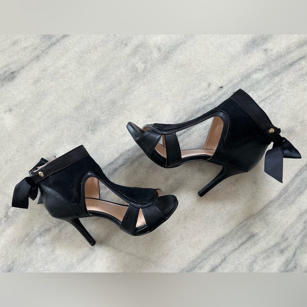 Metaphor NWOT Size 7.5 Black Zip Back Bow Detail Vegan Leather/Suede Open Heels